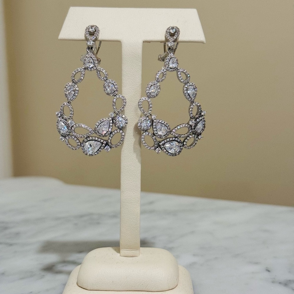 Crystal Chandelier Earrings 2.5” like new - Picture 4 of 6